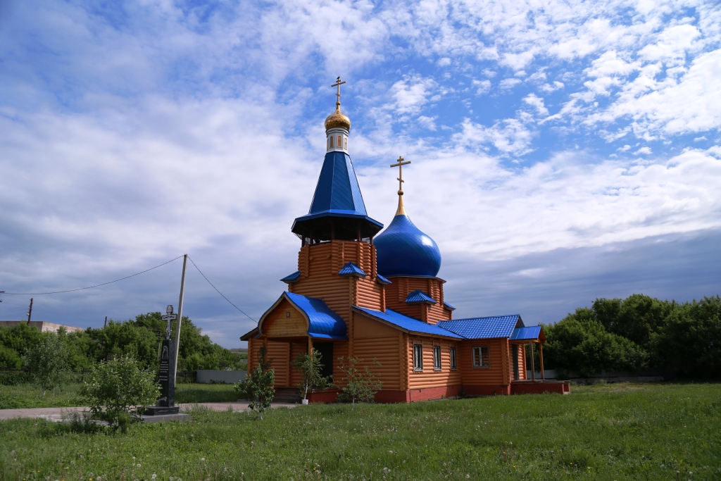 Села каменка. Храм в большой Каменке Красноярского района Самарской области. Храм Михаила Архангела ( большие Манадыши). Церковь Михаила Архангела в Елховском районе Самарской. Большая Каменка Самарская область Красноярский район.