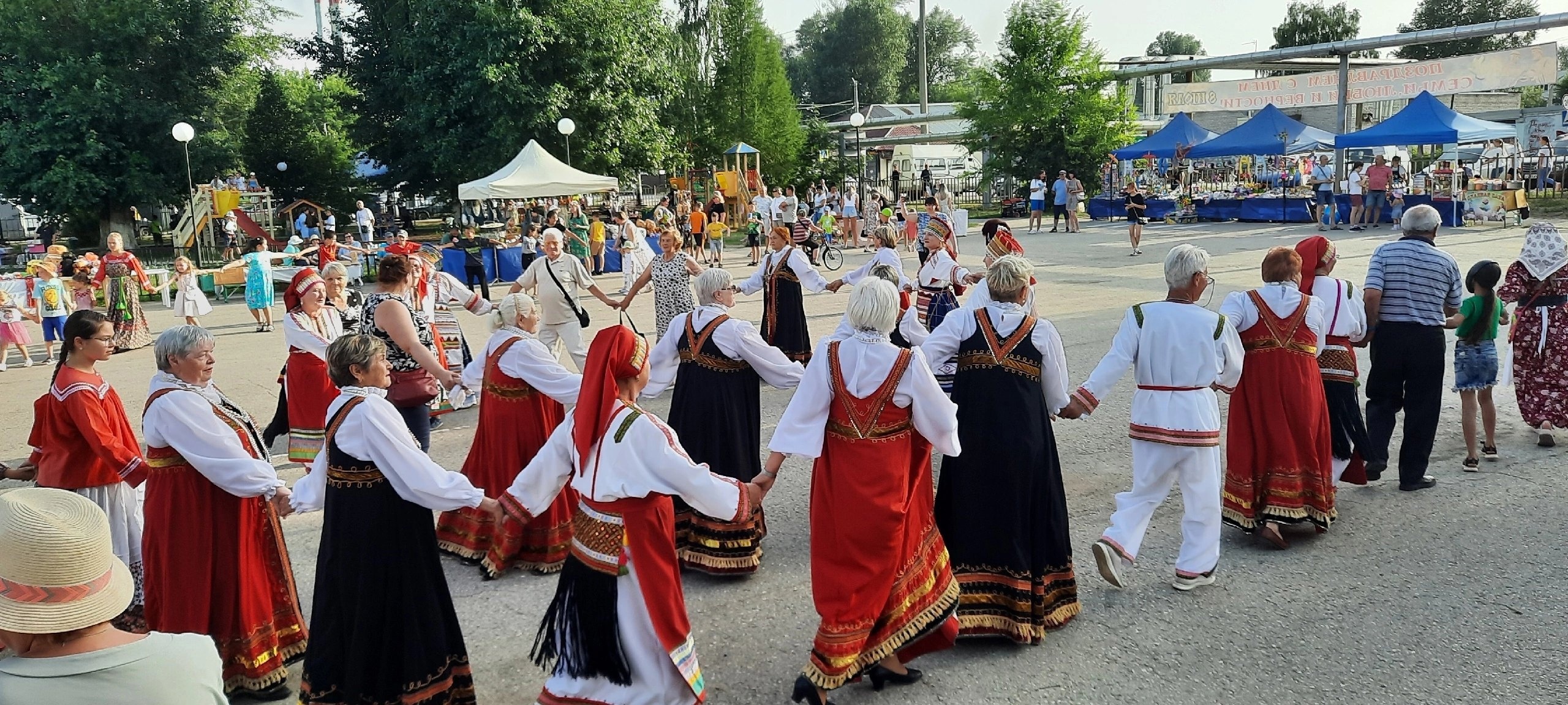 "Все начинается с любви" - в Мирном прошел ежегодный фестиваль семейных достижений